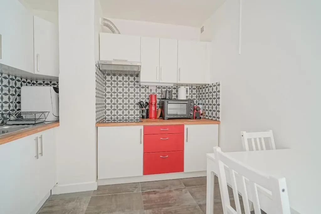Spacious 1br In 10th District