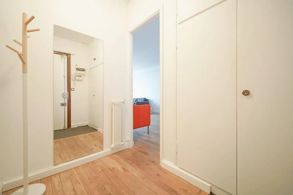 Spacious 1br In 10th District Appartement