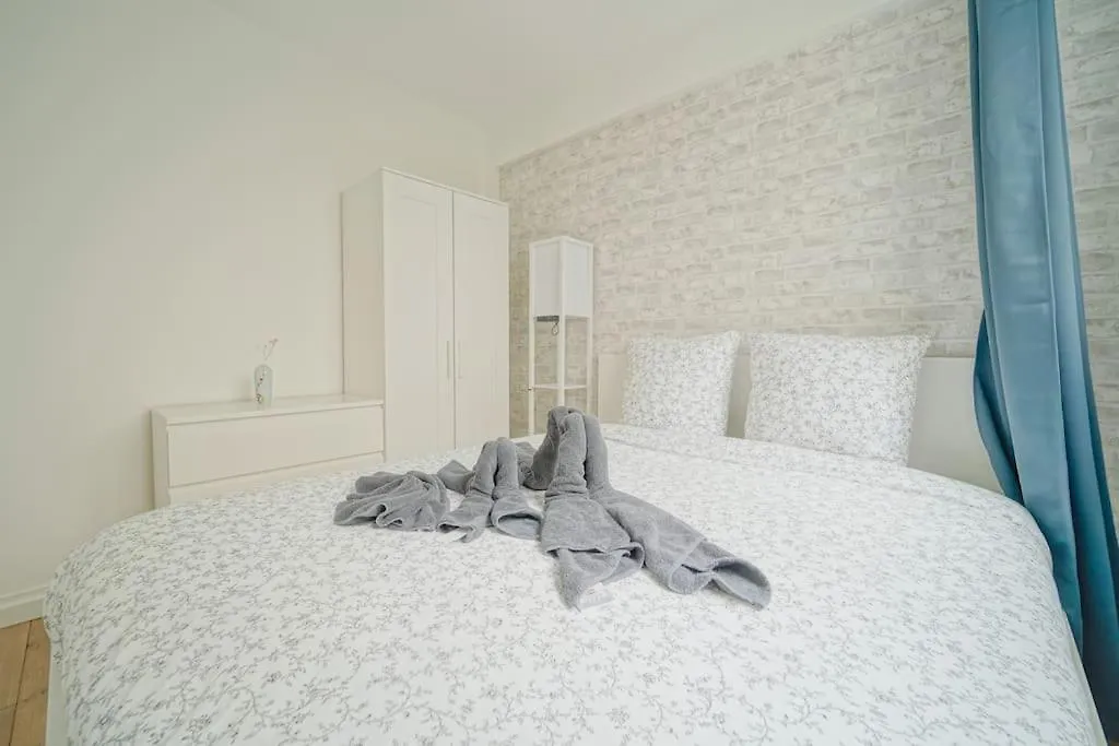 Spacious 1br In 10th District Appartement Paris