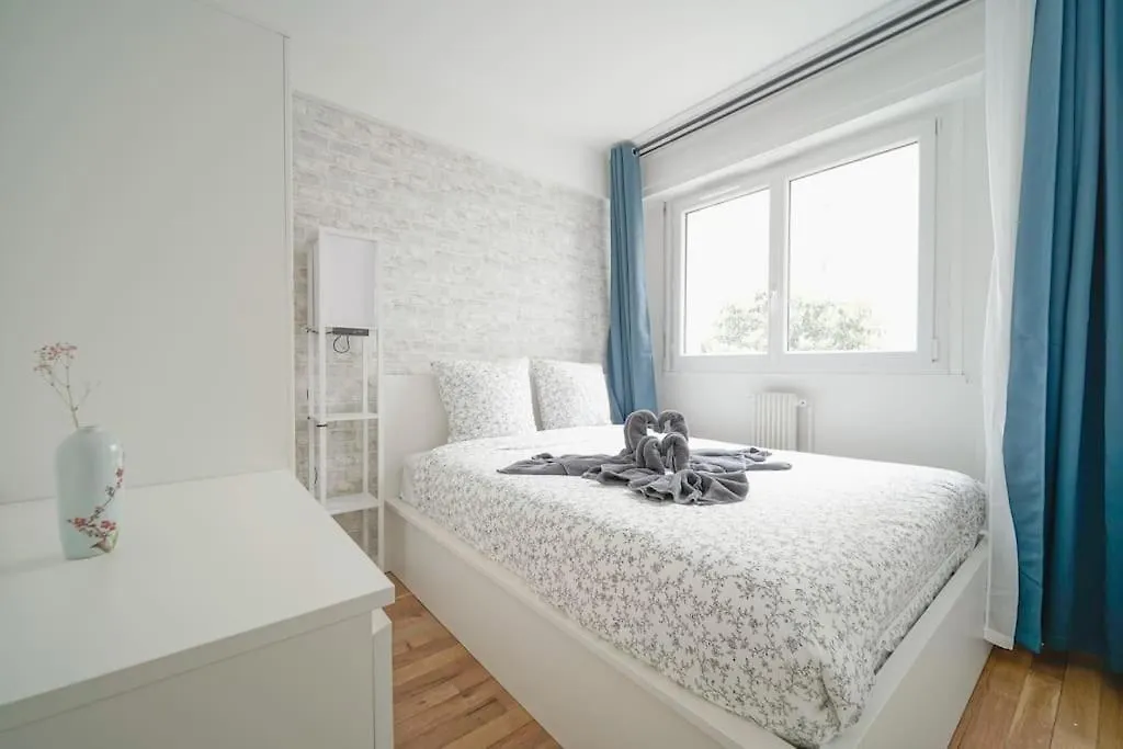 Apartament Spacious 1br In 10th District *