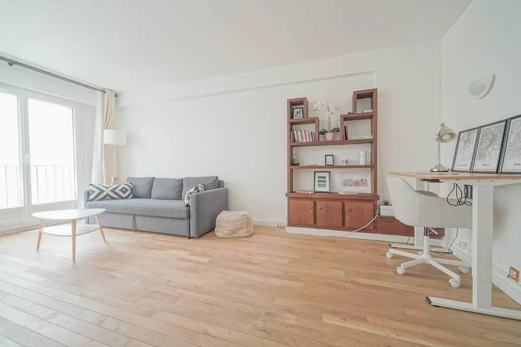 Apartament Spacious 1br In 10th District *